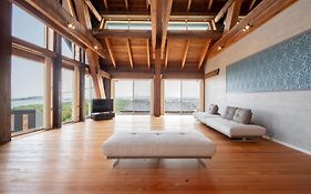 日本の松を贅沢に使った特別感のある別荘 Lemon Villa
